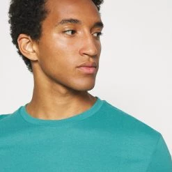 Le moins cher 🌟 YOURTURN Bon Rapport Coût-Efficacité 5 PACK - T-shirt basique t shirt Col rond all 🎁 -YOURTURN Soldes 2022 2cd780ea12f340c5addd8ab6cd25053d scaled