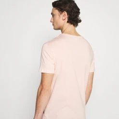 Vente flash 💯 YOURTURN UNISEX - T-shirt imprimé Soldes t shirt Col rond all 🛒 -YOURTURN Soldes 2022 33e09acb44de4f77b361f565c84e9220 scaled