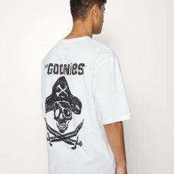Meilleur prix đ Prix Aimable YOURTURN GOONIES UNISEX TEE - T-shirt imprimĂ© t shirt Col rond all â 10 Meilleur prix đ Prix Aimable YOURTURN GOONIES UNISEX TEE - T-shirt imprimĂ© t shirt Col rond all â -YOURTURN Soldes 2022 50230714c2f94e2db9bc307779babb39 scaled