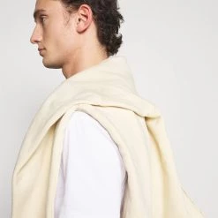 Budget 👍 Soldes En Ligne YOURTURN UNISEX - T-shirt imprimé t shirt Col rond all 😍 -YOURTURN Soldes 2022 566bb8b3ddcd4c6f8e5baf8e6672088a scaled