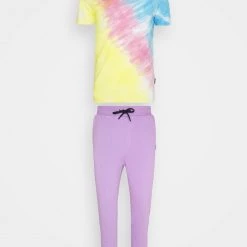 Acheter 🤩 YOURTURN Prix Distinctifs UNISEX SET - T-shirt imprimé combination clothing Normale all 🛒 -YOURTURN Soldes 2022 85b8f699b28d4454a834bb5de97913d2 scaled