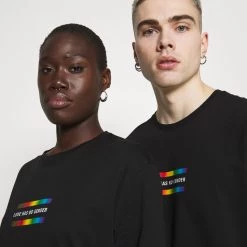 Meilleur prix ⌛ YOURTURN PRIDE UNISEX - T-shirt imprimé Rabais t shirt Col rond all 🔔 -YOURTURN Soldes 2022 9b6c48f8d78944bebbe2edc2e43ecf87 scaled