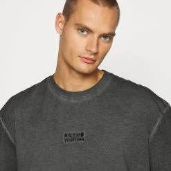 Offres ❤️ Prix Distinctifs YOURTURN UNISEX - T-shirt imprimé t shirt Col rond all 💯 -YOURTURN Soldes 2022 a737c1cd7fd34900b71a3bd5bbb55990 scaled