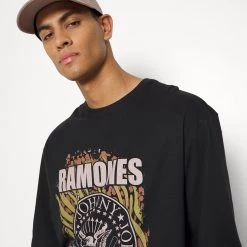 Meilleure vente ✔️ YOURTURN RAMONES TEE UNISEX - T-shirt imprimé Soldes t shirt Col rond all 🧨 -YOURTURN Soldes 2022 ea0d0f609c0a483085fdd4862a2f212c scaled