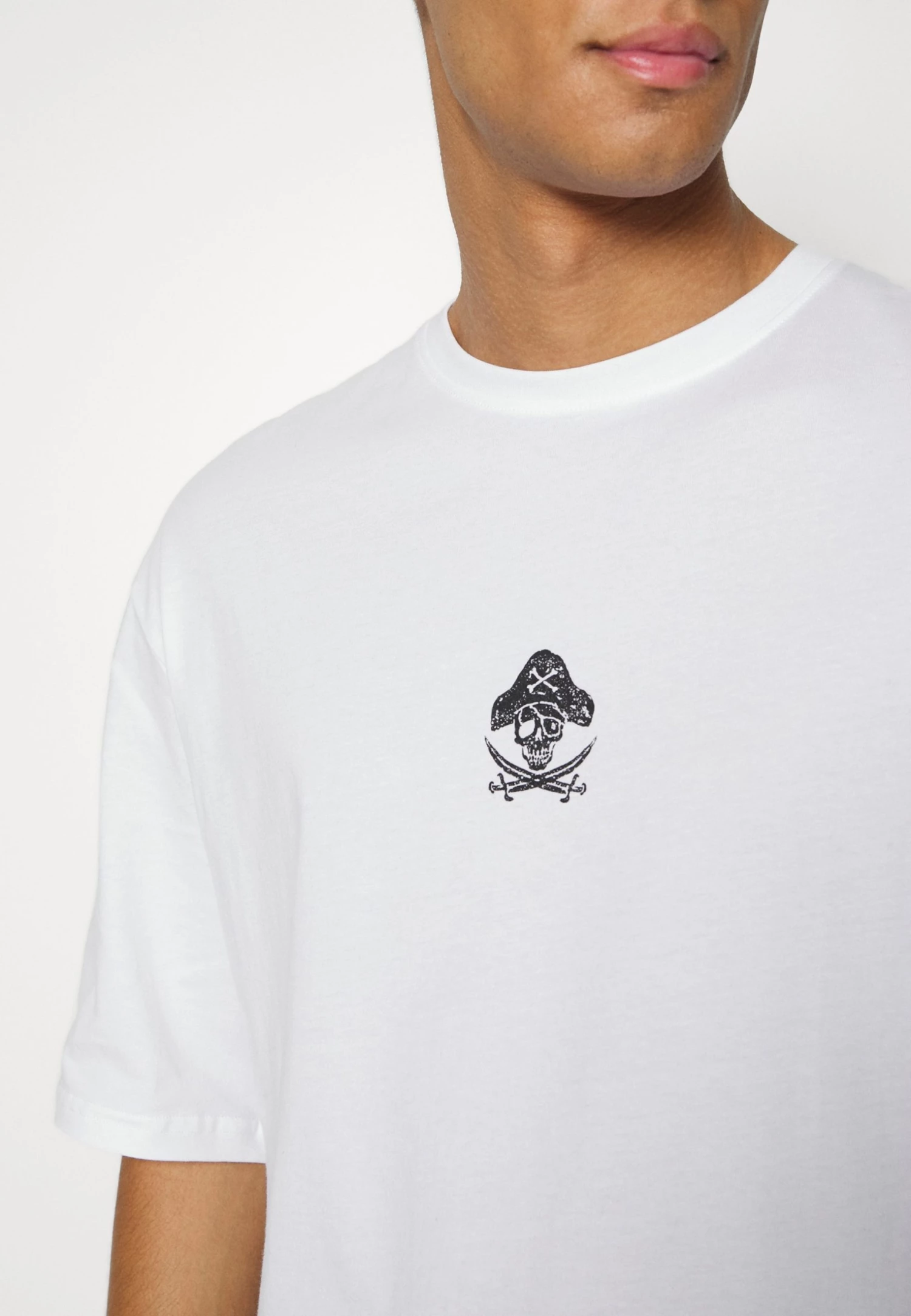 Meilleur prix đ Prix Aimable YOURTURN GOONIES UNISEX TEE - T-shirt imprimĂ© t shirt Col rond all â 8 Meilleur prix đ Prix Aimable YOURTURN GOONIES UNISEX TEE - T-shirt imprimĂ© t shirt Col rond all â â Image 6