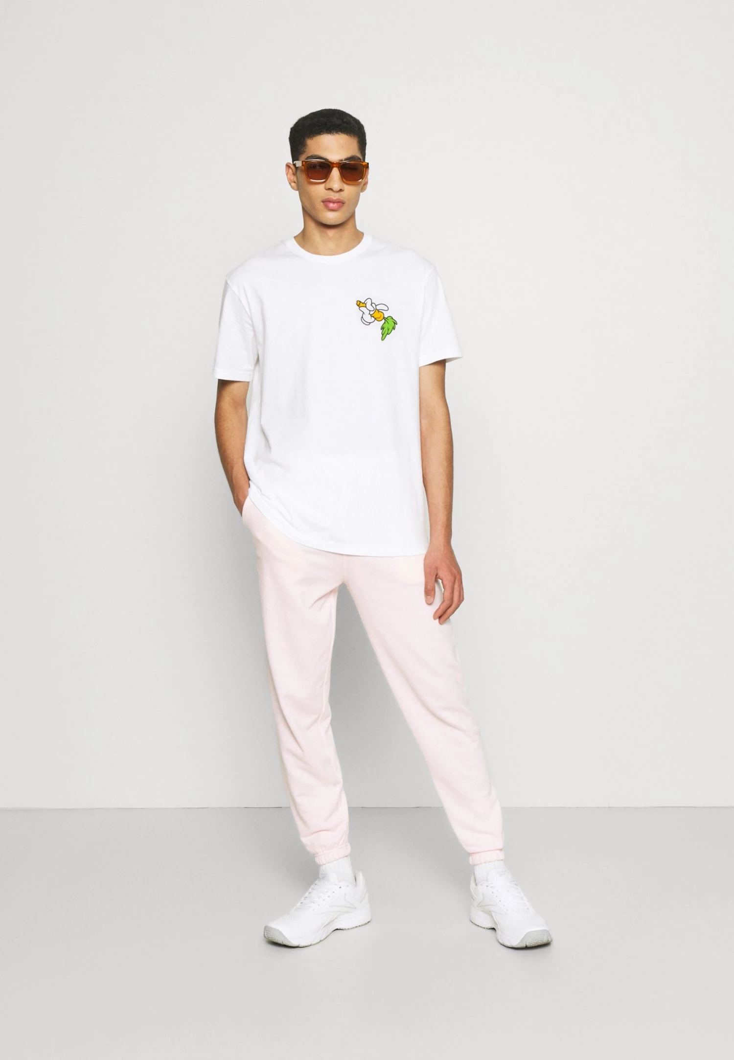 Remise ✨ YOURTURN LOONEY TUNES UNISEX - T-shirt imprimé Prix Réduit t shirt Col rond all ✨ 4 Remise ✨ YOURTURN LOONEY TUNES UNISEX - T-shirt imprimé Prix Réduit t shirt Col rond all ✨ – Image 2